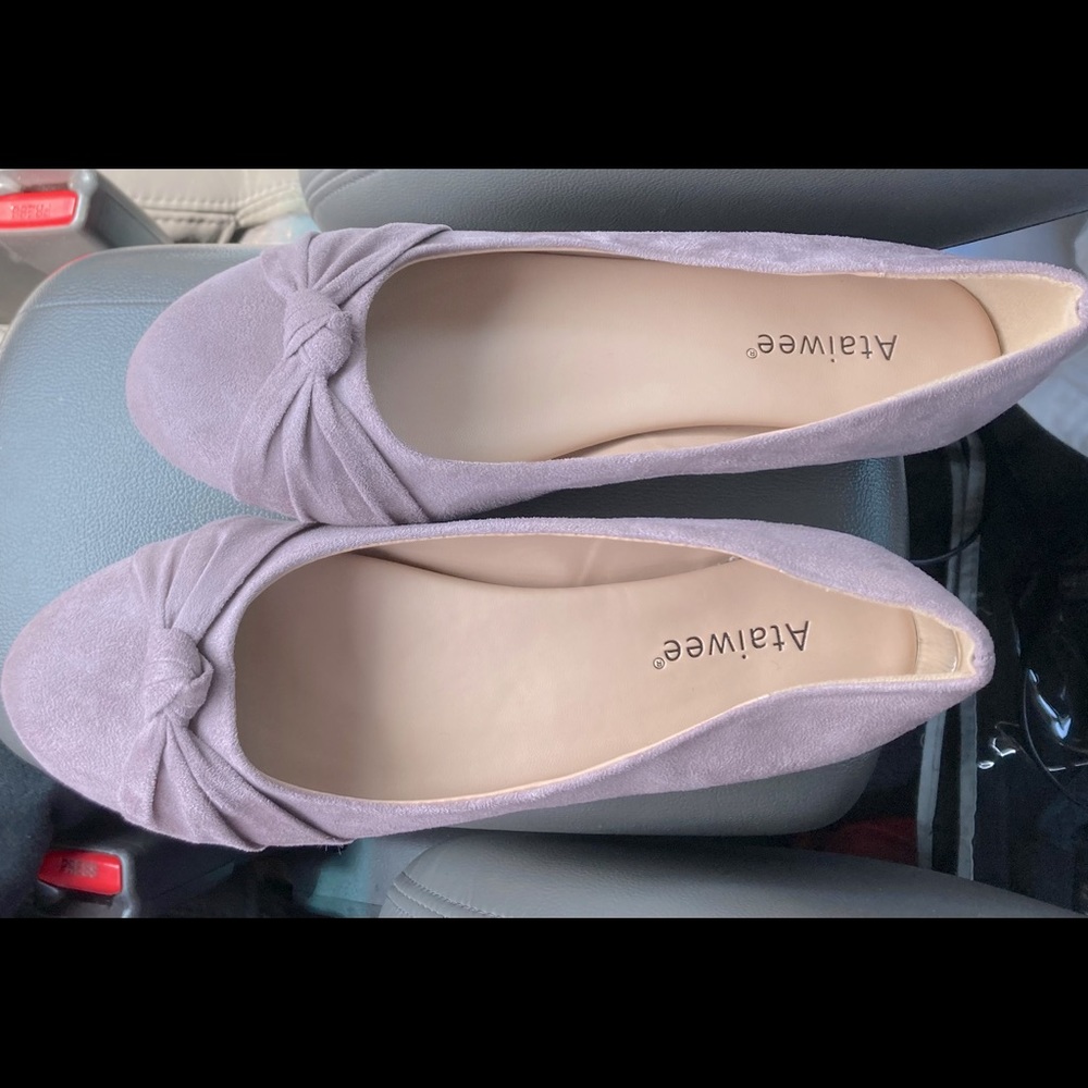 Ataiwee Round-Toe Lavender Flats a Size 7 - New